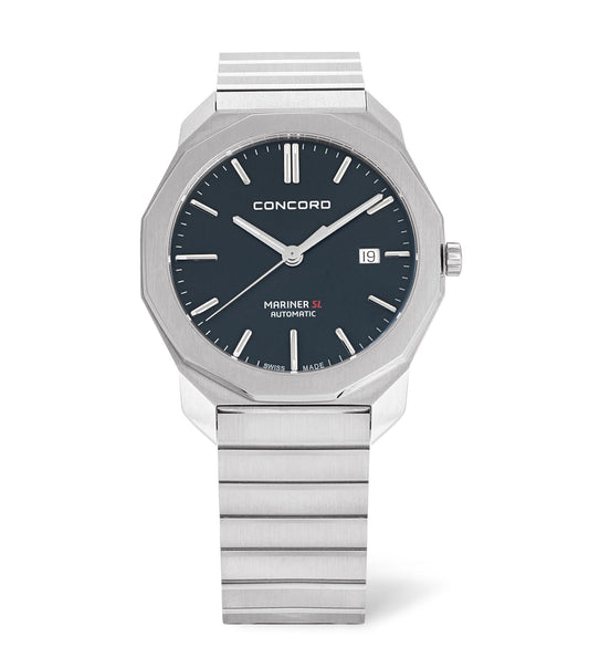 Stainless steel, black dial,
additional black rubber strap