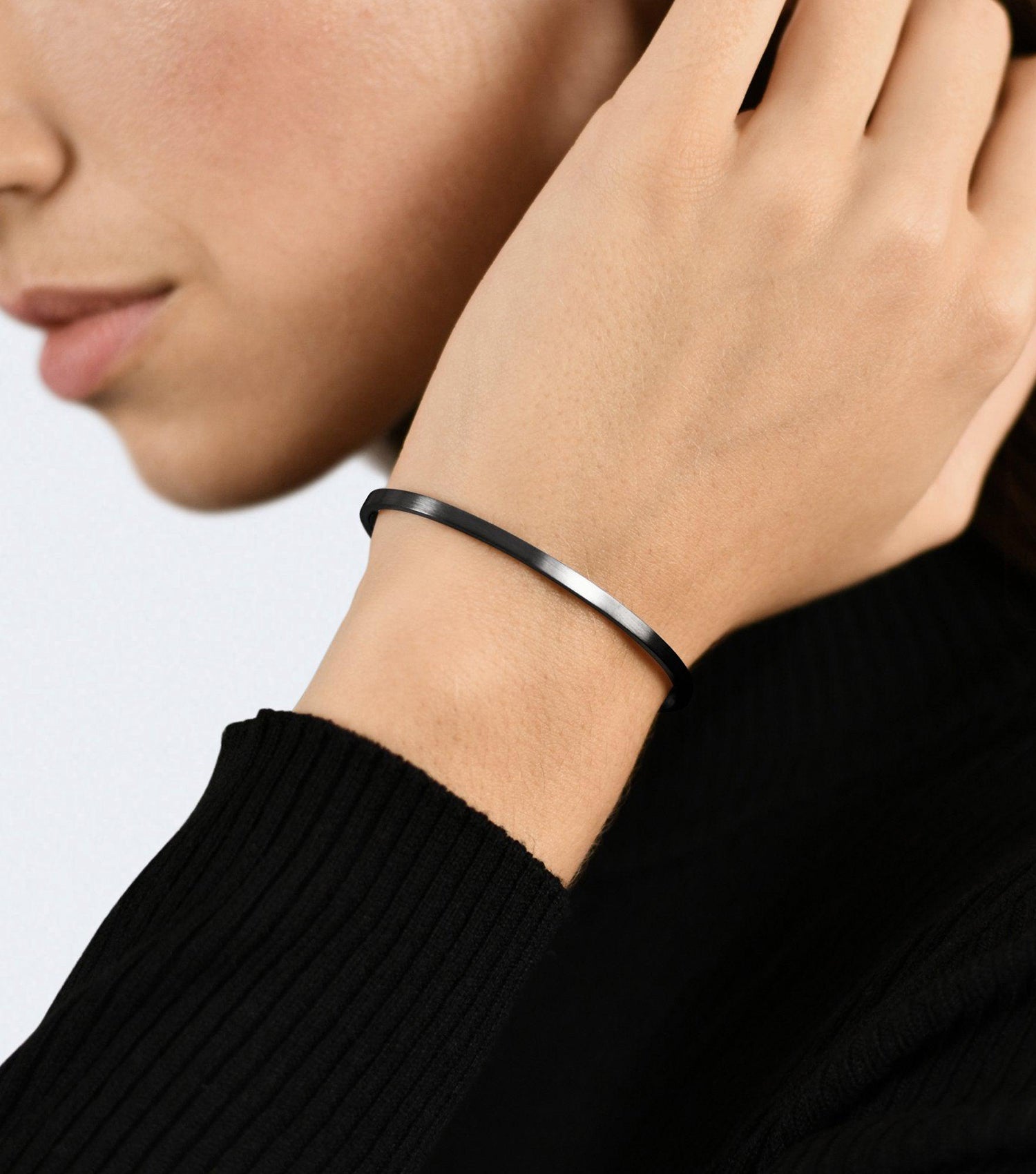 7g black silver ribbon bracelet
